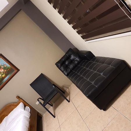2428 Suites Urdaneta Esterno foto