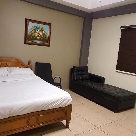 2428 Suites Urdaneta Esterno foto