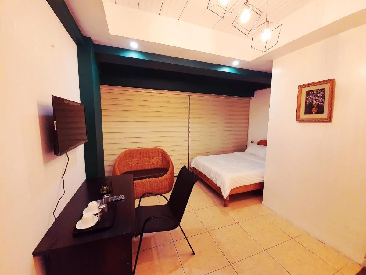 2428 Suites Urdaneta Esterno foto