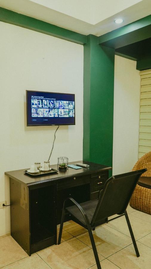 2428 Suites Urdaneta Esterno foto
