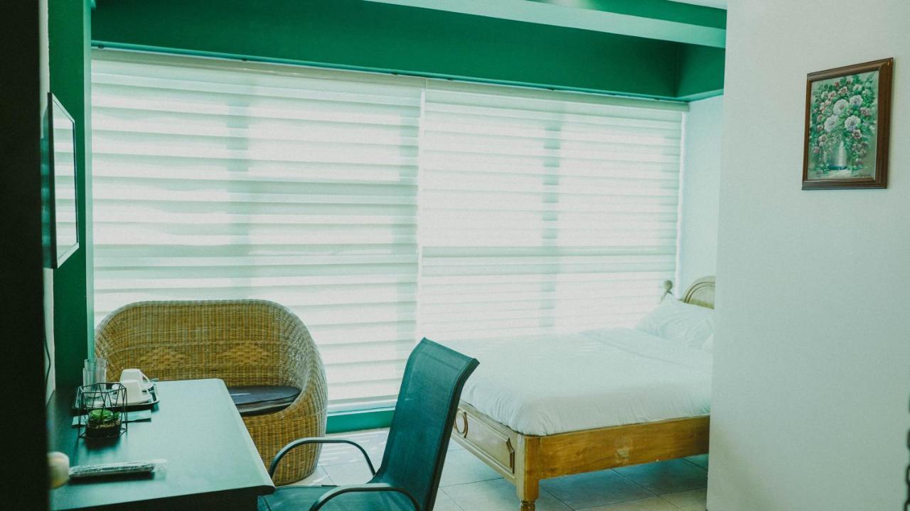 2428 Suites Urdaneta Esterno foto