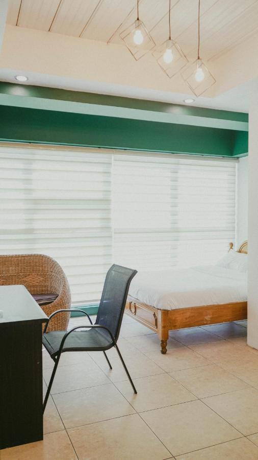 2428 Suites Urdaneta Esterno foto