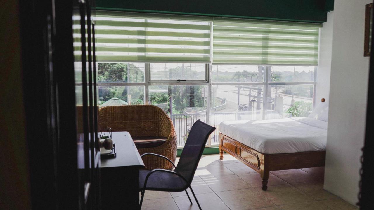 2428 Suites Urdaneta Esterno foto