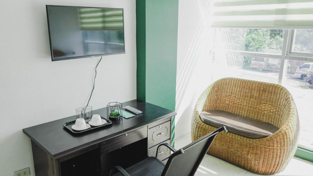 2428 Suites Urdaneta Esterno foto