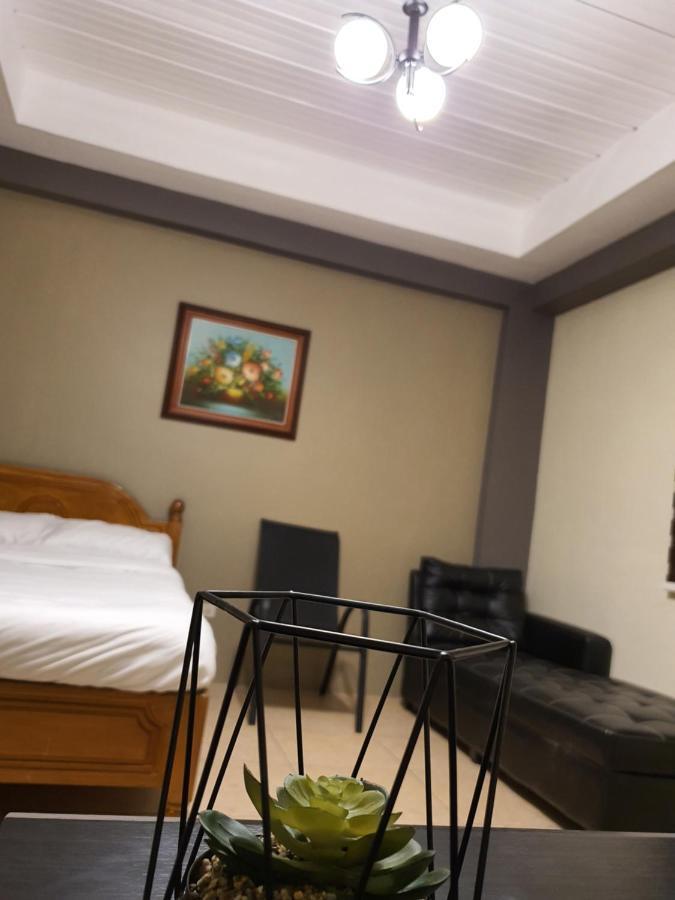 2428 Suites Urdaneta Esterno foto