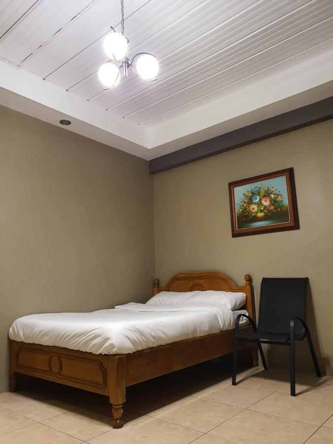 2428 Suites Urdaneta Esterno foto