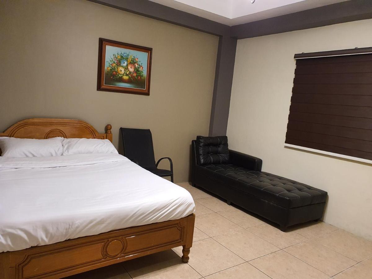 2428 Suites Urdaneta Esterno foto